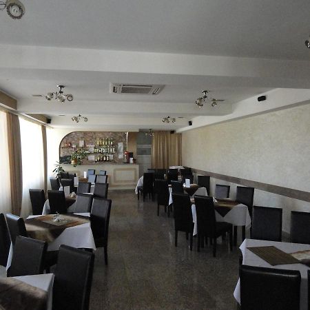 Pensiune Restaurant Avangarde Piteşti Extérieur photo