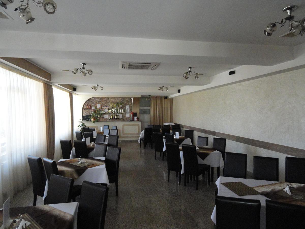 Pensiune Restaurant Avangarde Piteşti Extérieur photo